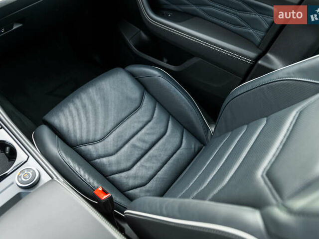 Черный Фольксваген Туарег, объемом двигателя 2.99 л и пробегом 27 тыс. км за 85500 $, фото 41 на Automoto.ua