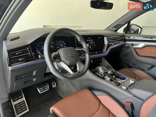 Черный Фольксваген Туарег, объемом двигателя 2.97 л и пробегом 1 тыс. км за 83900 $, фото 14 на Automoto.ua