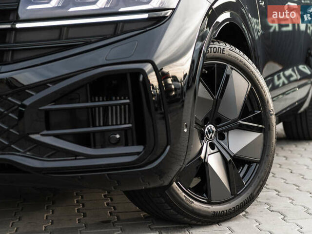 Черный Фольксваген Туарег, объемом двигателя 2.99 л и пробегом 27 тыс. км за 85500 $, фото 1 на Automoto.ua