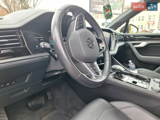 Черный Фольксваген Туарег, объемом двигателя 2.97 л и пробегом 101 тыс. км за 63900 $, фото 1 на Automoto.ua