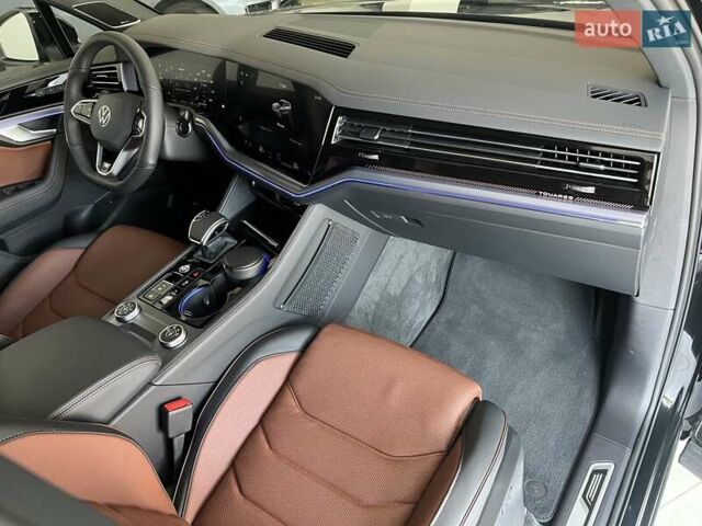 Черный Фольксваген Туарег, объемом двигателя 2.97 л и пробегом 1 тыс. км за 83900 $, фото 29 на Automoto.ua