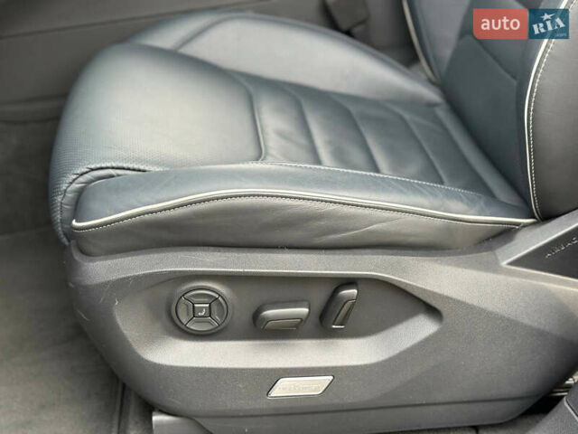 Черный Фольксваген Туарег, объемом двигателя 2.99 л и пробегом 18 тыс. км за 82999 $, фото 17 на Automoto.ua