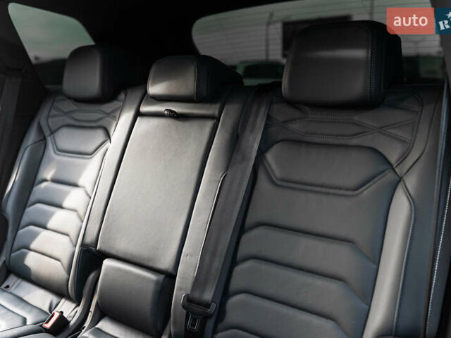 Черный Фольксваген Туарег, объемом двигателя 2.99 л и пробегом 27 тыс. км за 85500 $, фото 31 на Automoto.ua