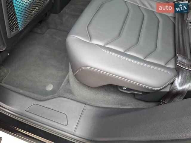 Черный Фольксваген Туарег, объемом двигателя 2.97 л и пробегом 101 тыс. км за 63900 $, фото 10 на Automoto.ua