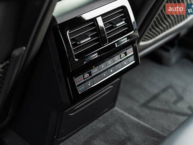 Черный Фольксваген Туарег, объемом двигателя 2.99 л и пробегом 27 тыс. км за 85500 $, фото 32 на Automoto.ua