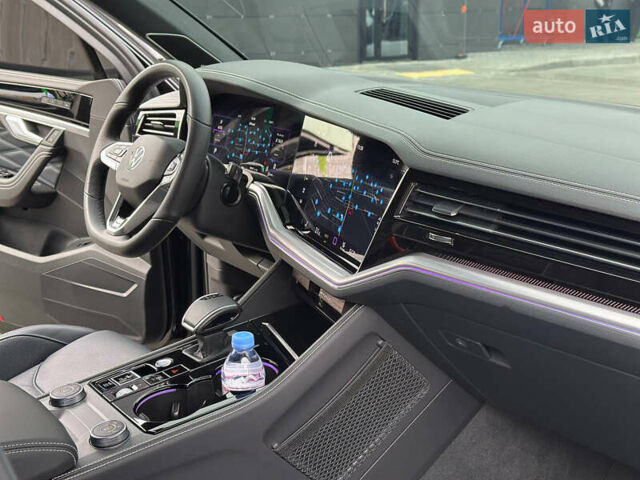 Черный Фольксваген Туарег, объемом двигателя 2.99 л и пробегом 18 тыс. км за 82999 $, фото 34 на Automoto.ua