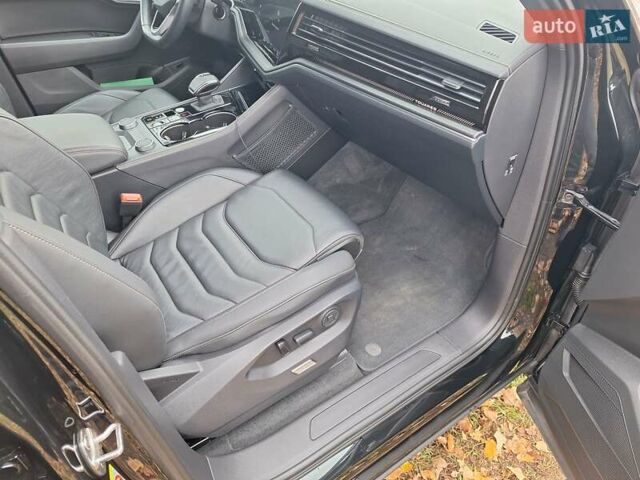 Черный Фольксваген Туарег, объемом двигателя 2.97 л и пробегом 101 тыс. км за 63900 $, фото 8 на Automoto.ua