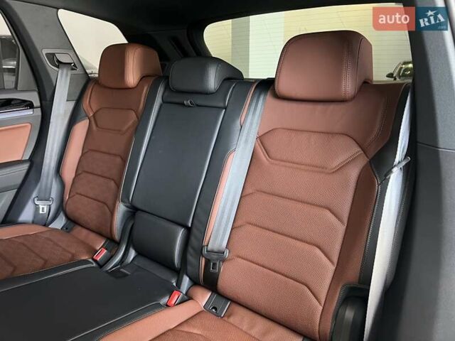 Черный Фольксваген Туарег, объемом двигателя 2.97 л и пробегом 1 тыс. км за 83900 $, фото 22 на Automoto.ua