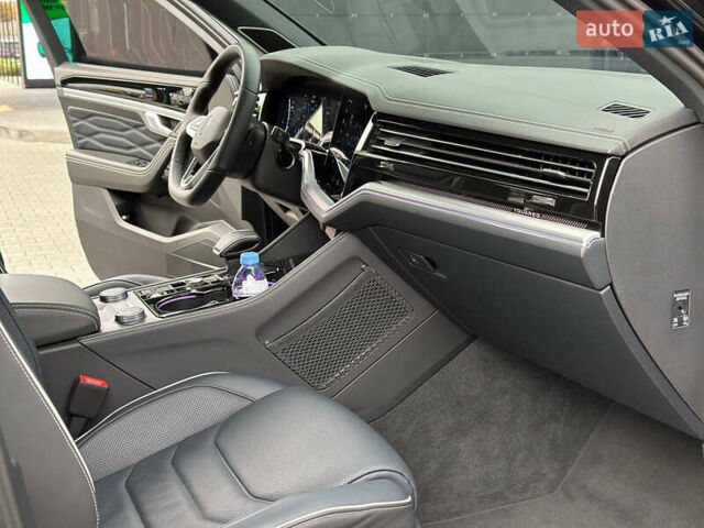 Черный Фольксваген Туарег, объемом двигателя 2.99 л и пробегом 18 тыс. км за 82999 $, фото 33 на Automoto.ua