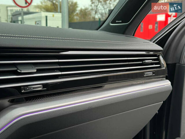 Черный Фольксваген Туарег, объемом двигателя 2.99 л и пробегом 18 тыс. км за 82999 $, фото 49 на Automoto.ua