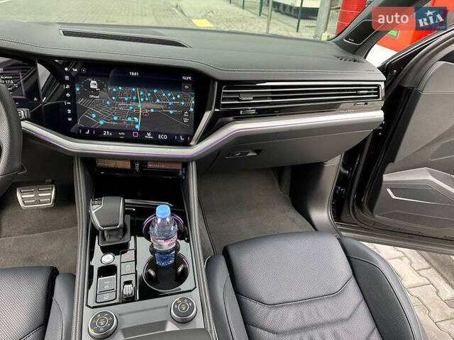 Черный Фольксваген Туарег, объемом двигателя 2.99 л и пробегом 18 тыс. км за 82999 $, фото 42 на Automoto.ua