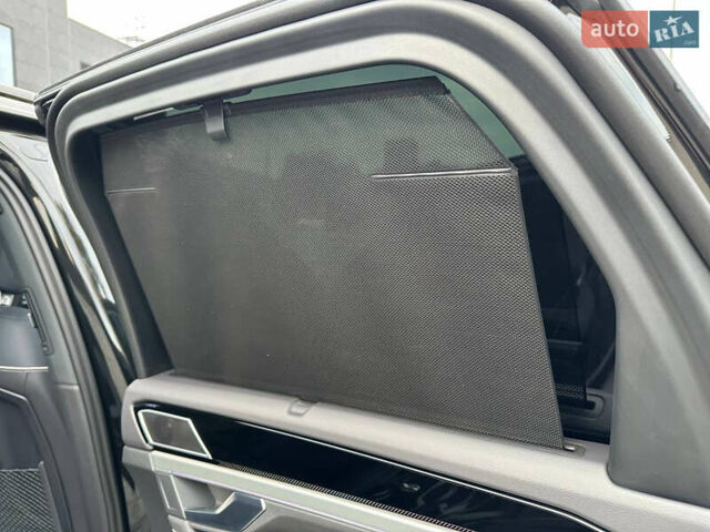 Черный Фольксваген Туарег, объемом двигателя 2.99 л и пробегом 18 тыс. км за 82999 $, фото 31 на Automoto.ua