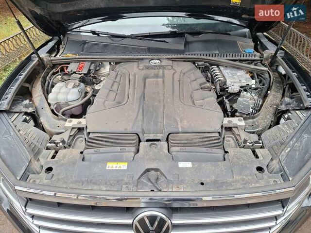 Черный Фольксваген Туарег, объемом двигателя 2.97 л и пробегом 101 тыс. км за 63900 $, фото 28 на Automoto.ua