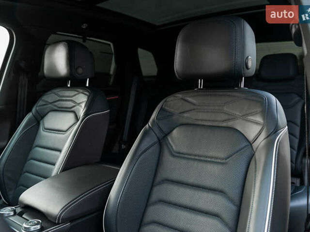 Черный Фольксваген Туарег, объемом двигателя 2.99 л и пробегом 27 тыс. км за 85500 $, фото 28 на Automoto.ua