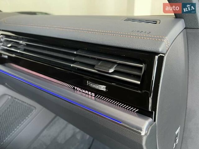 Черный Фольксваген Туарег, объемом двигателя 2.97 л и пробегом 1 тыс. км за 83900 $, фото 30 на Automoto.ua