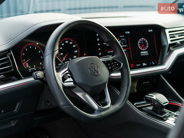 Черный Фольксваген Туарег, объемом двигателя 2.99 л и пробегом 27 тыс. км за 85500 $, фото 19 на Automoto.ua