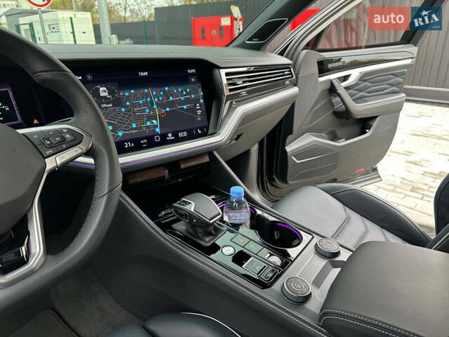 Черный Фольксваген Туарег, объемом двигателя 2.99 л и пробегом 18 тыс. км за 82999 $, фото 15 на Automoto.ua