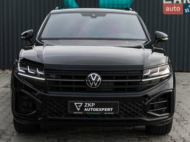 Черный Фольксваген Туарег, объемом двигателя 2.99 л и пробегом 27 тыс. км за 85500 $, фото 2 на Automoto.ua