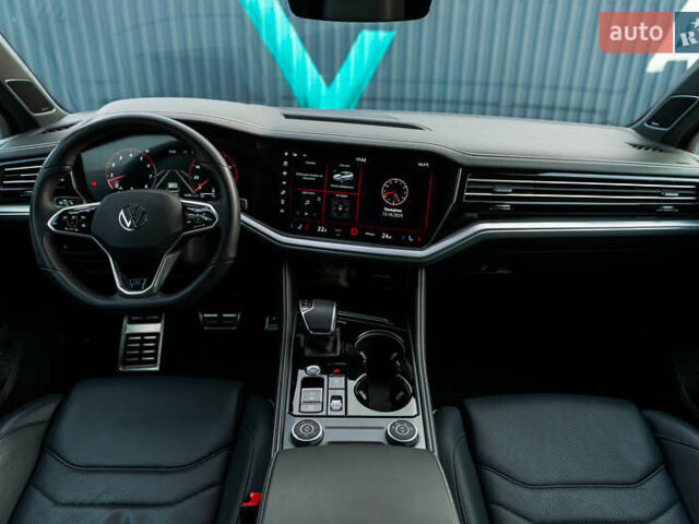 Черный Фольксваген Туарег, объемом двигателя 2.99 л и пробегом 27 тыс. км за 85500 $, фото 20 на Automoto.ua