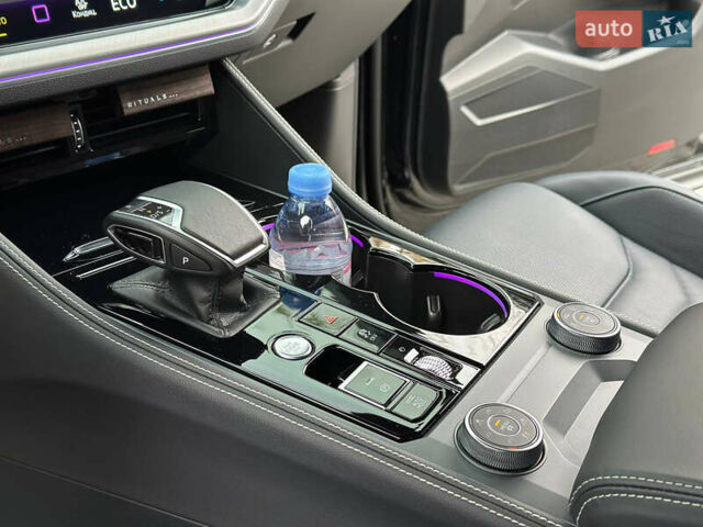 Черный Фольксваген Туарег, объемом двигателя 2.99 л и пробегом 18 тыс. км за 82999 $, фото 22 на Automoto.ua