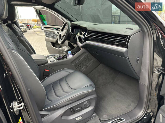 Черный Фольксваген Туарег, объемом двигателя 2.99 л и пробегом 18 тыс. км за 82999 $, фото 37 на Automoto.ua