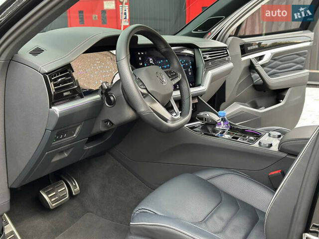 Черный Фольксваген Туарег, объемом двигателя 2.99 л и пробегом 18 тыс. км за 82999 $, фото 10 на Automoto.ua