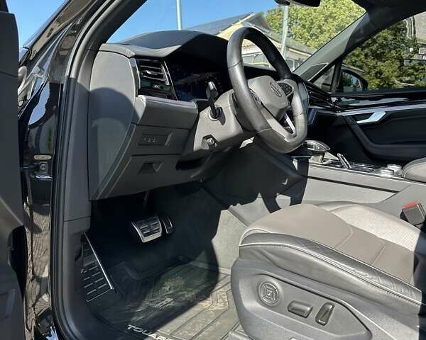 Чорний Фольксваген Туарег, об'ємом двигуна 3 л та пробігом 207 тис. км за 67500 $, фото 9 на Automoto.ua