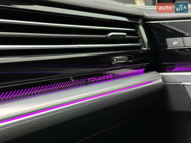 Черный Фольксваген Туарег, объемом двигателя 2.99 л и пробегом 18 тыс. км за 82999 $, фото 53 на Automoto.ua