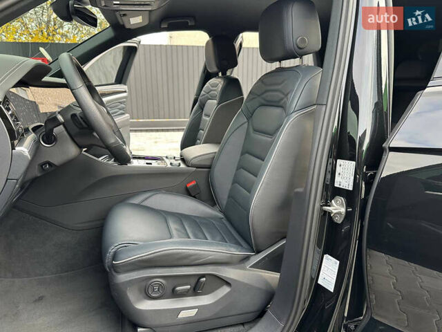 Черный Фольксваген Туарег, объемом двигателя 2.99 л и пробегом 18 тыс. км за 82999 $, фото 16 на Automoto.ua