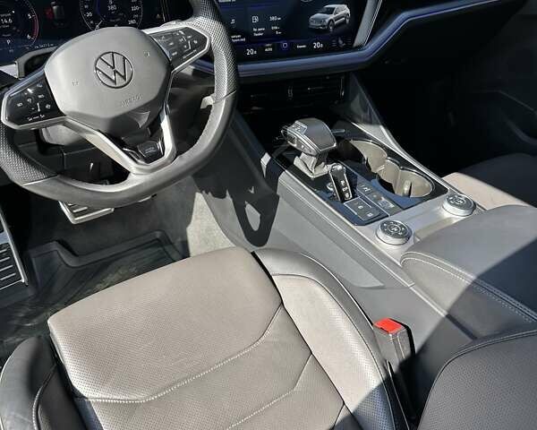 Чорний Фольксваген Туарег, об'ємом двигуна 3 л та пробігом 207 тис. км за 67500 $, фото 12 на Automoto.ua