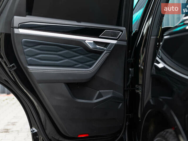 Черный Фольксваген Туарег, объемом двигателя 2.99 л и пробегом 27 тыс. км за 85500 $, фото 30 на Automoto.ua