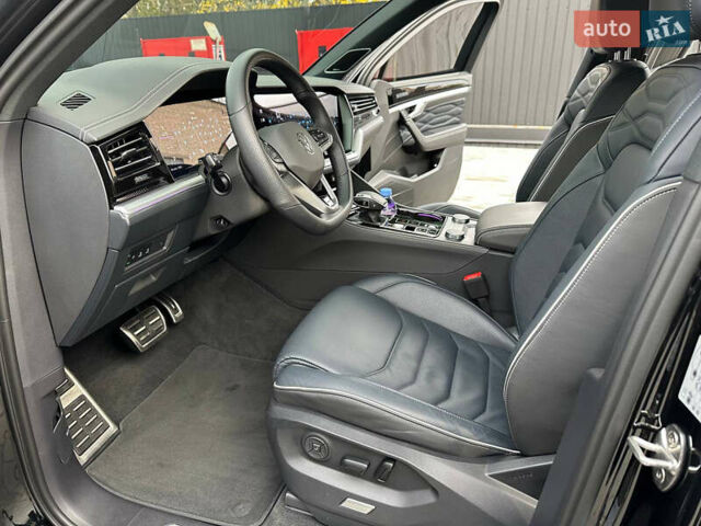 Черный Фольксваген Туарег, объемом двигателя 2.99 л и пробегом 18 тыс. км за 82999 $, фото 13 на Automoto.ua