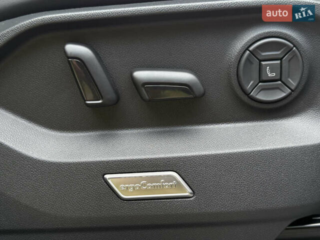 Черный Фольксваген Туарег, объемом двигателя 3 л и пробегом 4 тыс. км за 89950 $, фото 83 на Automoto.ua