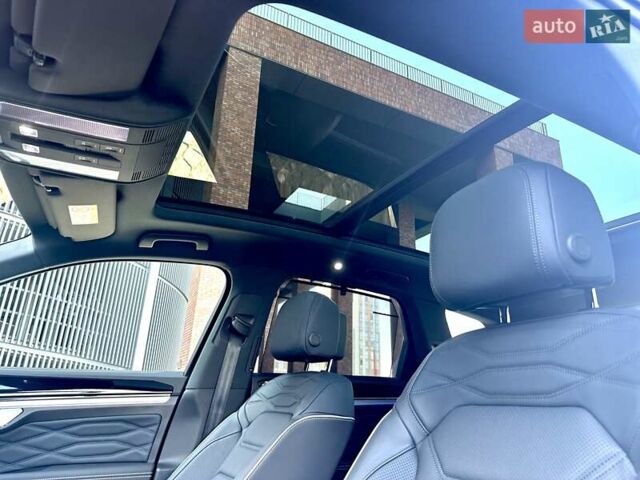 Черный Фольксваген Туарег, объемом двигателя 2.97 л и пробегом 4 тыс. км за 92900 $, фото 24 на Automoto.ua