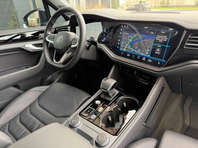 Чорний Фольксваген Туарег, об'ємом двигуна 3 л та пробігом 16 тис. км за 65999 $, фото 2 на Automoto.ua