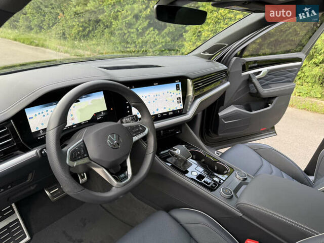 Черный Фольксваген Туарег, объемом двигателя 3 л и пробегом 4 тыс. км за 89950 $, фото 43 на Automoto.ua