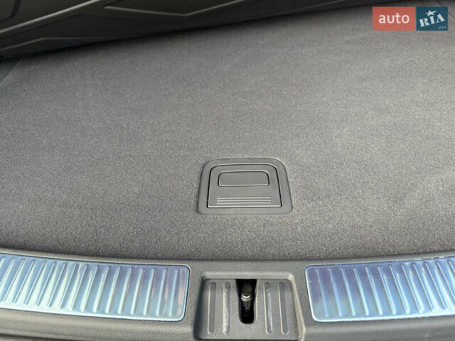 Черный Фольксваген Туарег, объемом двигателя 3 л и пробегом 4 тыс. км за 89950 $, фото 110 на Automoto.ua