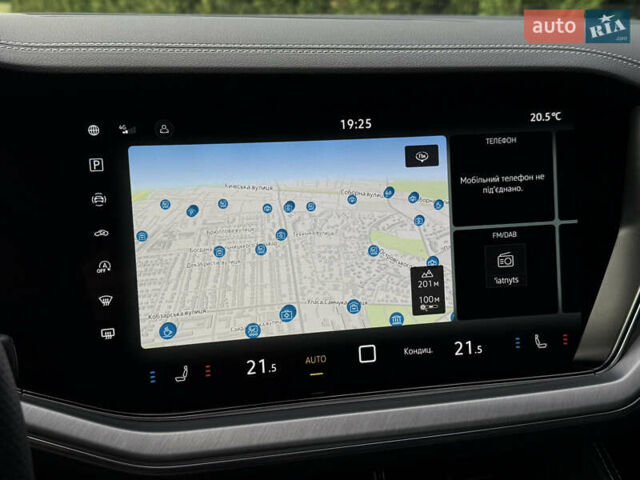Черный Фольксваген Туарег, объемом двигателя 3 л и пробегом 4 тыс. км за 89950 $, фото 66 на Automoto.ua