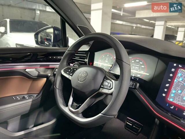 Черный Фольксваген Туарег, объемом двигателя 2.97 л и пробегом 2 тыс. км за 93000 $, фото 44 на Automoto.ua