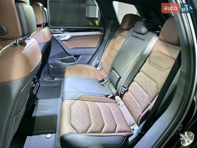 Черный Фольксваген Туарег, объемом двигателя 2.97 л и пробегом 2 тыс. км за 93000 $, фото 33 на Automoto.ua