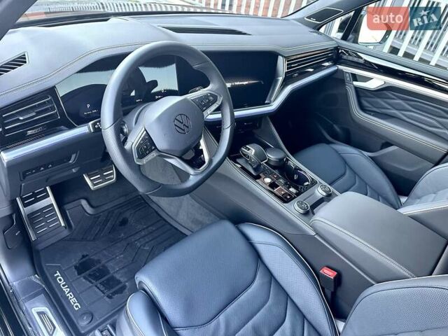 Черный Фольксваген Туарег, объемом двигателя 2.97 л и пробегом 4 тыс. км за 92900 $, фото 47 на Automoto.ua