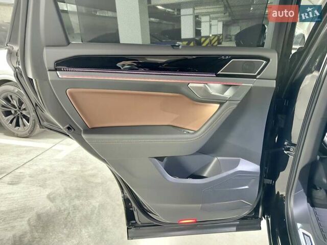 Черный Фольксваген Туарег, объемом двигателя 2.97 л и пробегом 2 тыс. км за 93000 $, фото 30 на Automoto.ua