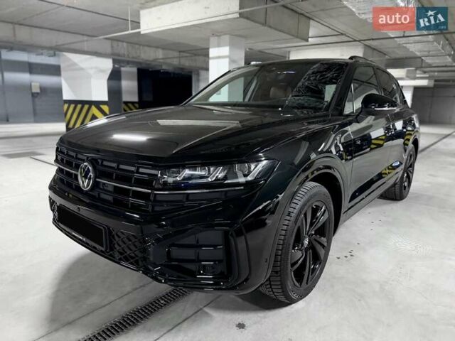 Черный Фольксваген Туарег, объемом двигателя 2.97 л и пробегом 2 тыс. км за 93000 $, фото 1 на Automoto.ua