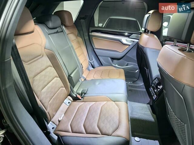 Черный Фольксваген Туарег, объемом двигателя 2.97 л и пробегом 2 тыс. км за 93000 $, фото 37 на Automoto.ua