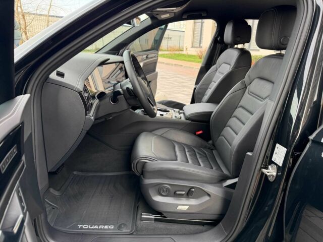 Чорний Фольксваген Туарег, об'ємом двигуна 3 л та пробігом 16 тис. км за 65999 $, фото 14 на Automoto.ua