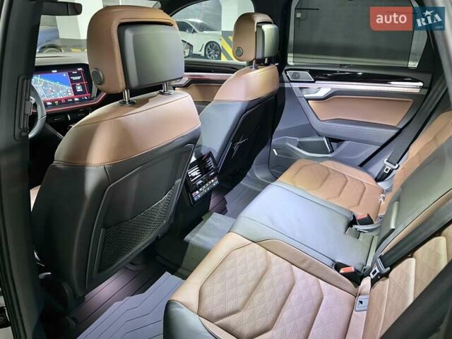 Черный Фольксваген Туарег, объемом двигателя 2.97 л и пробегом 2 тыс. км за 93000 $, фото 32 на Automoto.ua