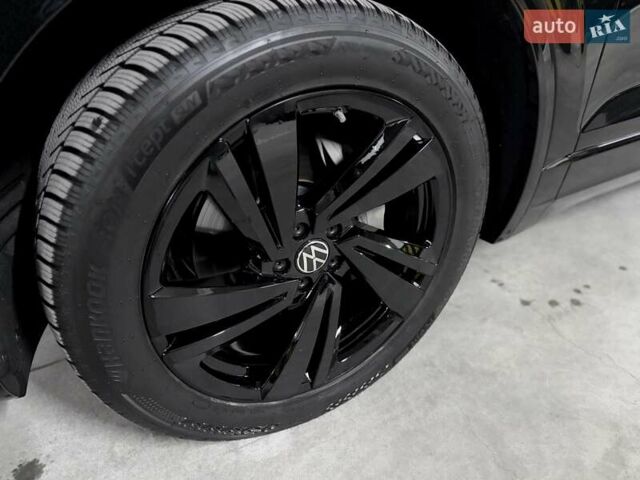 Черный Фольксваген Туарег, объемом двигателя 2.97 л и пробегом 2 тыс. км за 93000 $, фото 5 на Automoto.ua