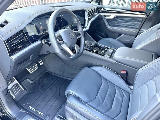Черный Фольксваген Туарег, объемом двигателя 2.97 л и пробегом 4 тыс. км за 92900 $, фото 29 на Automoto.ua