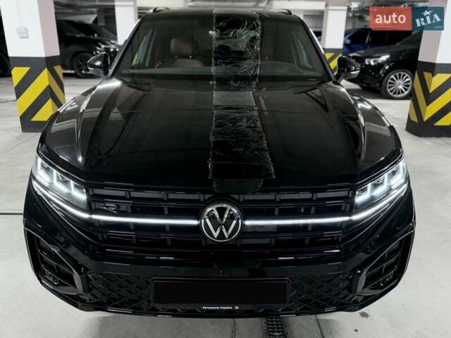 Черный Фольксваген Туарег, объемом двигателя 2.97 л и пробегом 2 тыс. км за 93000 $, фото 22 на Automoto.ua