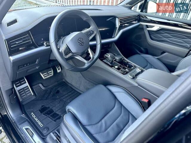 Черный Фольксваген Туарег, объемом двигателя 2.97 л и пробегом 4 тыс. км за 92900 $, фото 50 на Automoto.ua